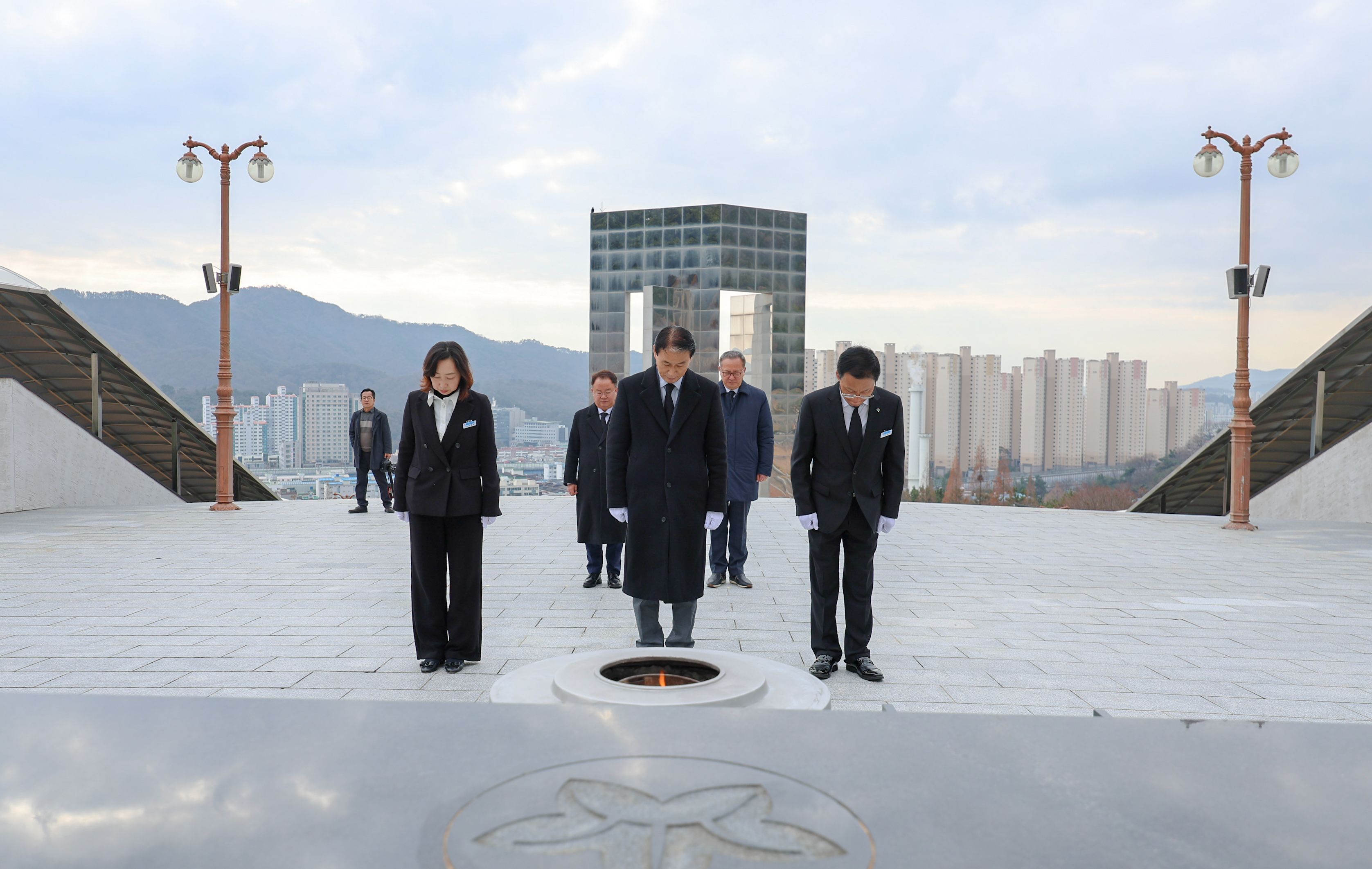 2025.12.19. 권오을 국가보훈부장관 참배