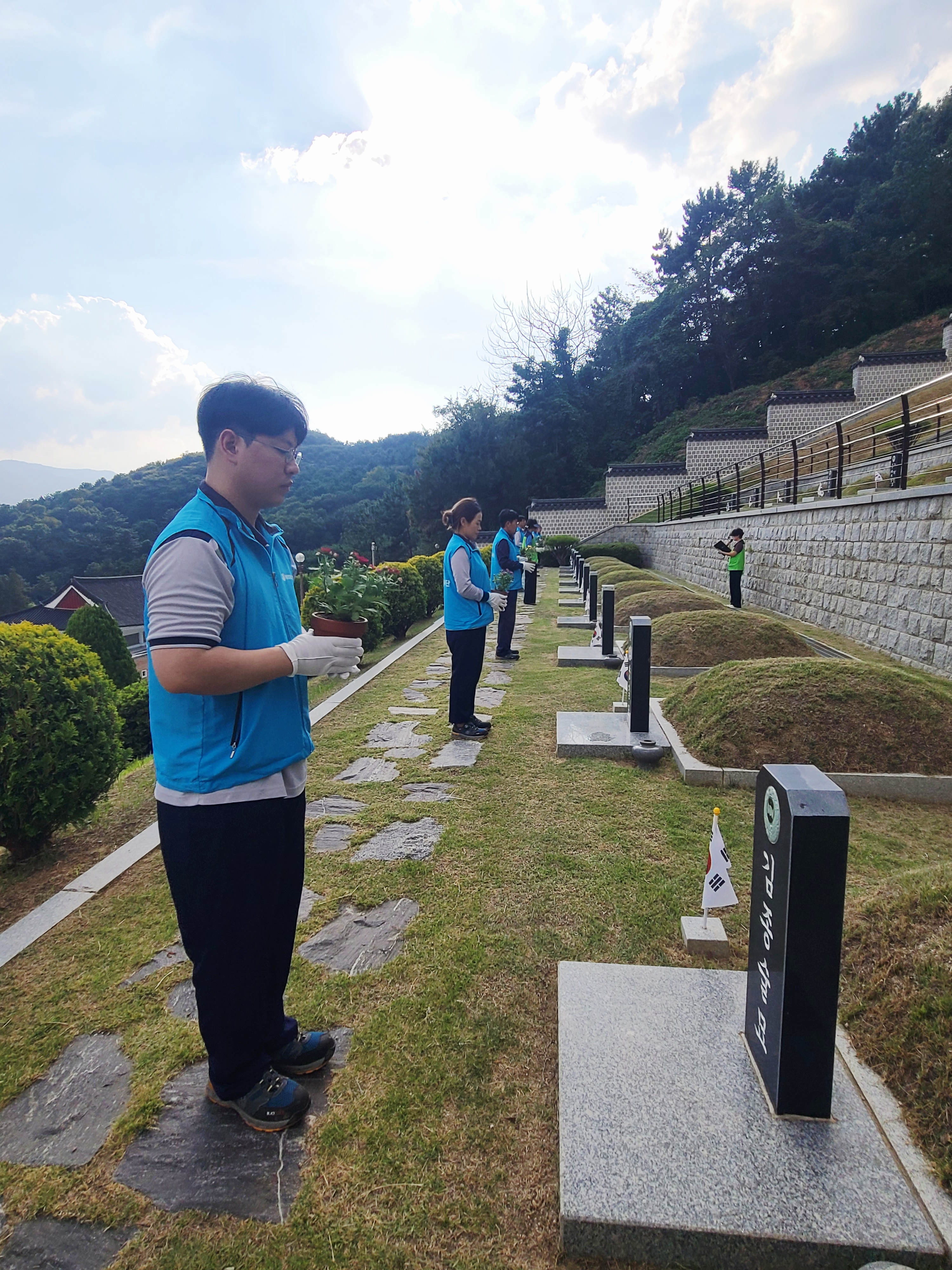 2026.09.15.하이트진로 마산공장 헌화,참배 및  묘역정화