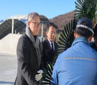 2025.01.01.이창곤 부마민주항쟁기념사업회장 신년 참배 이미지