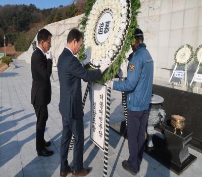 2025.01.02. 송순호 더불어민주당 경남도당 위원장 신년참배 이미지