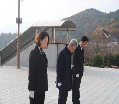 2025.11.26. 윤현주 국립서울현충원장 참배 이미지