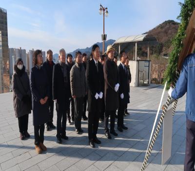 2026.01.01.주임환 3.15의거기념사업회장 & 이창곤 부마민주항쟁기념사업회장 신년참배 이미지