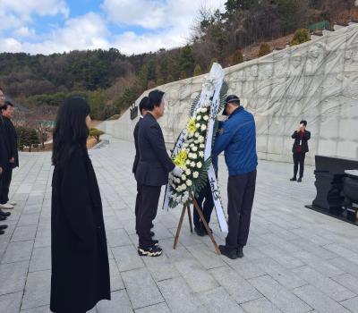 2026.02.25. 강기윤 창원시장 예비후보 참배 이미지