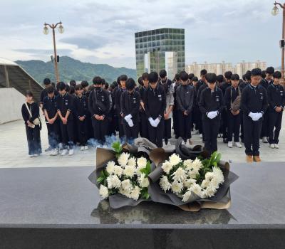 2026.04.23.마산중*중학교 참배 이미지