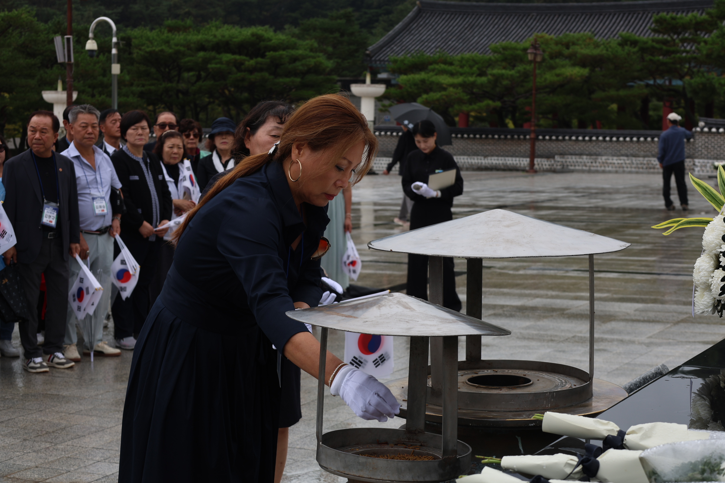 25.10.05. 세계호남향우회 참배 및 태극기꽂기