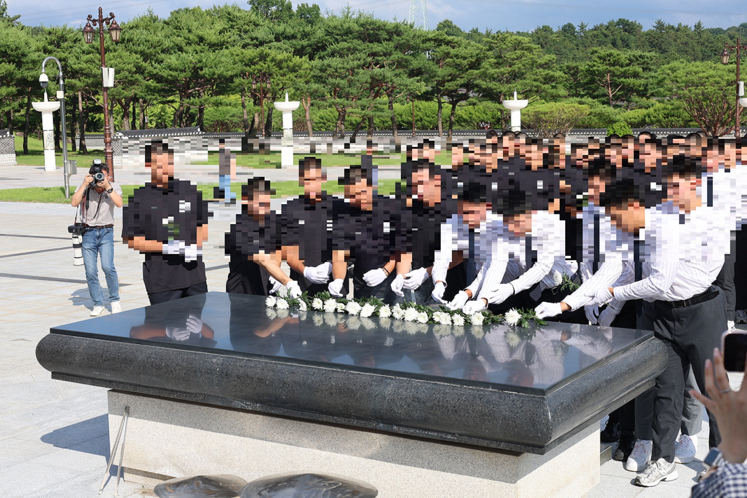 260706 배재고학생 등 참배