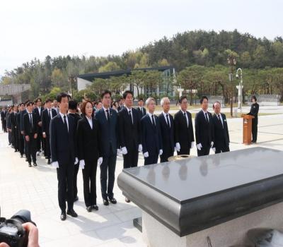 `24.4.11. 제22대 총선 더불어민주당 광주 당선자 일동 참배 이미지