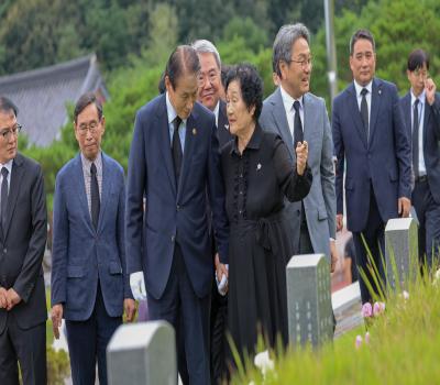 25.09.19. 권오을 국가보훈부장관 참배 이미지