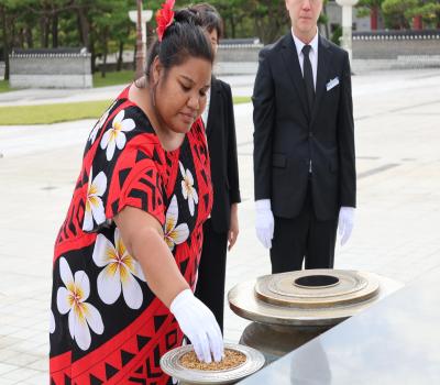 25.09.22. 키리바시 공화국 국회부의장 내외 등 참배 이미지
