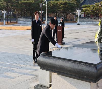 251215 이성윤 국회의원 등 참배 이미지