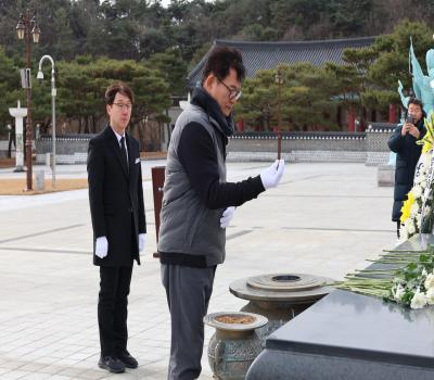 260101 송영길 소나무당 대표 등 참배 이미지