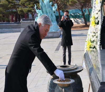 260103 서왕진 조국혁신당 원내대표 겸 광주시당위원장 등 참배 이미지
