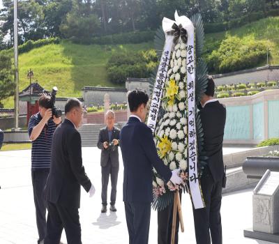 260604 김대중 전남광주통합특별시 교육감 당선인 참배 이미지