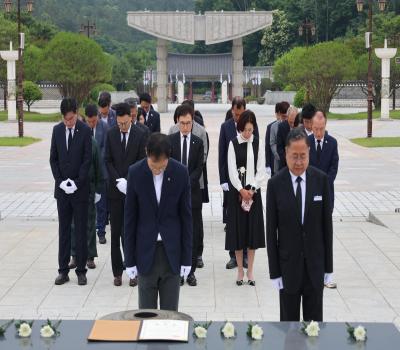 260608 김상욱 울산광역시장 당선인 등 참배 이미지
