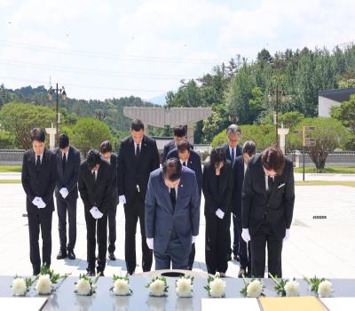 260611 김병주 의원 등 경기도 남양주 당선자 일동 참배 이미지
