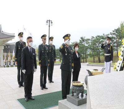 육군3사관학교장 현충탑 참배 및 국군장병 위문금 전달 이미지