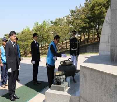 대한민국전몰군경유족회 광주광역시지부장 참배 이미지