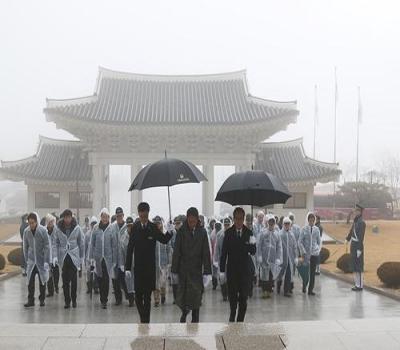 대한민국고엽제전우회경북지부장 참배 이미지