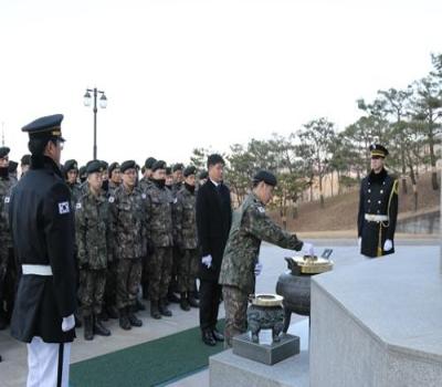 육군3사관학교 근무지원단 장병 참배 이미지