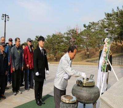 경남 산청군 보훈회관 회원 참배 이미지