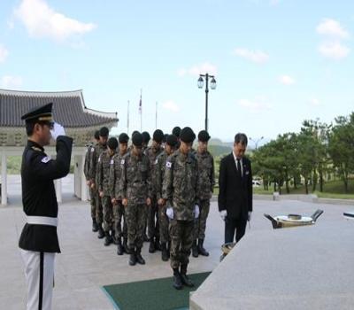 2수송교육연대 전입신병 참배 이미지