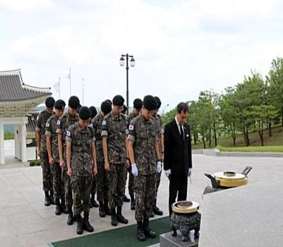 2수송교육연대 전입신병 참배 이미지