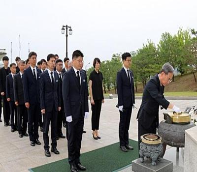 국립영천호국원 직원 현충탑 참배 및 무연고 묘소 돌보기 이미지