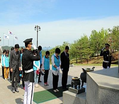 영천시재향군인회 여성회 회원 참배 이미지