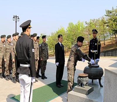 제21항공단 장병 참배 이미지