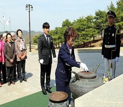 대한민국전몰군경미망인회대구달서구지회 참배 이미지