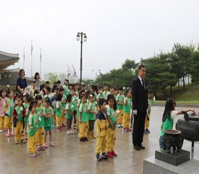 영천포은초등학교 병설유치원 참배 이미지