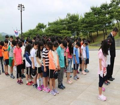 대구 장성초등학교, 와룡초등학교 학생 참배 이미지