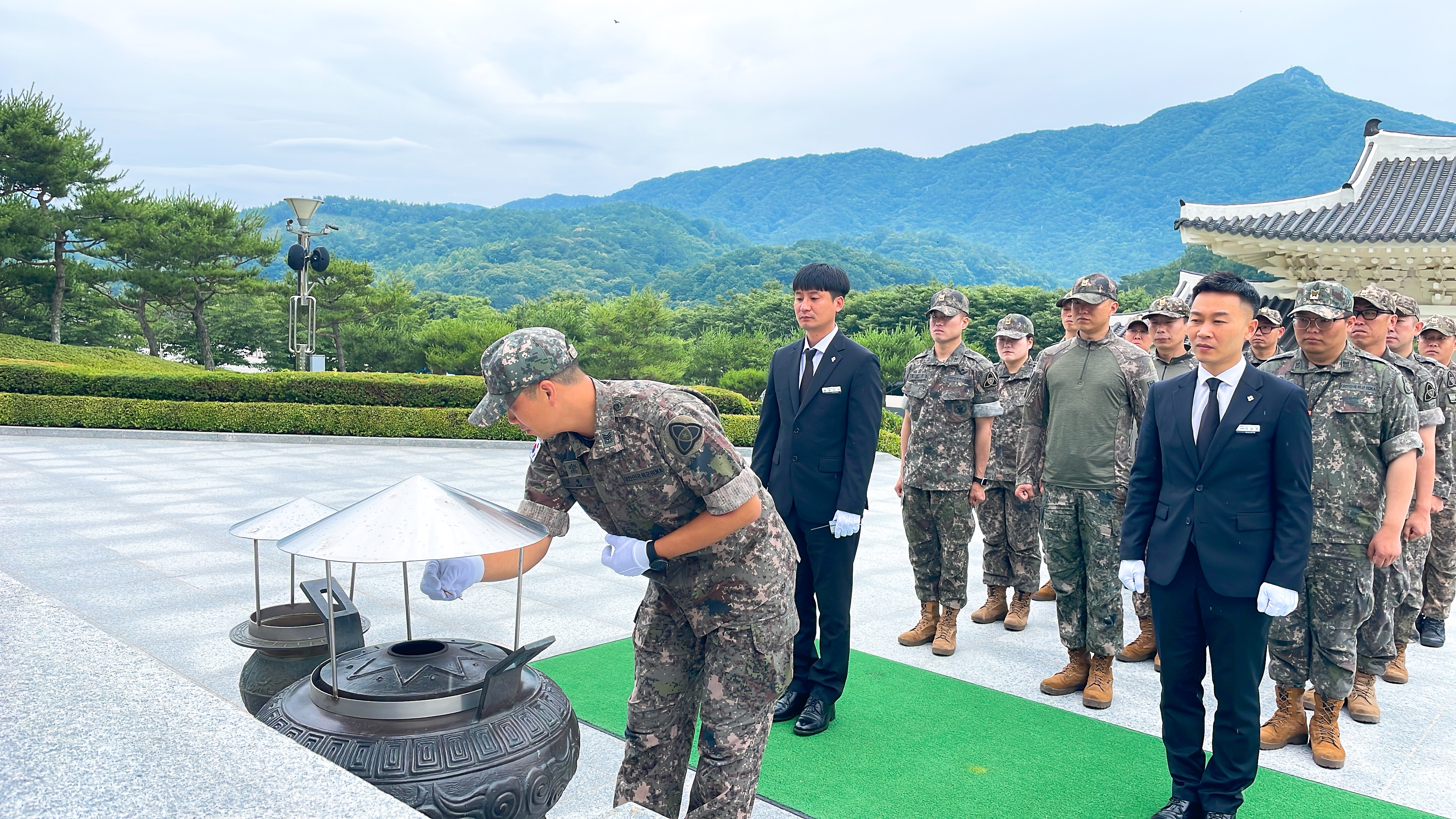 제35사단 부사관 현충탑 참배