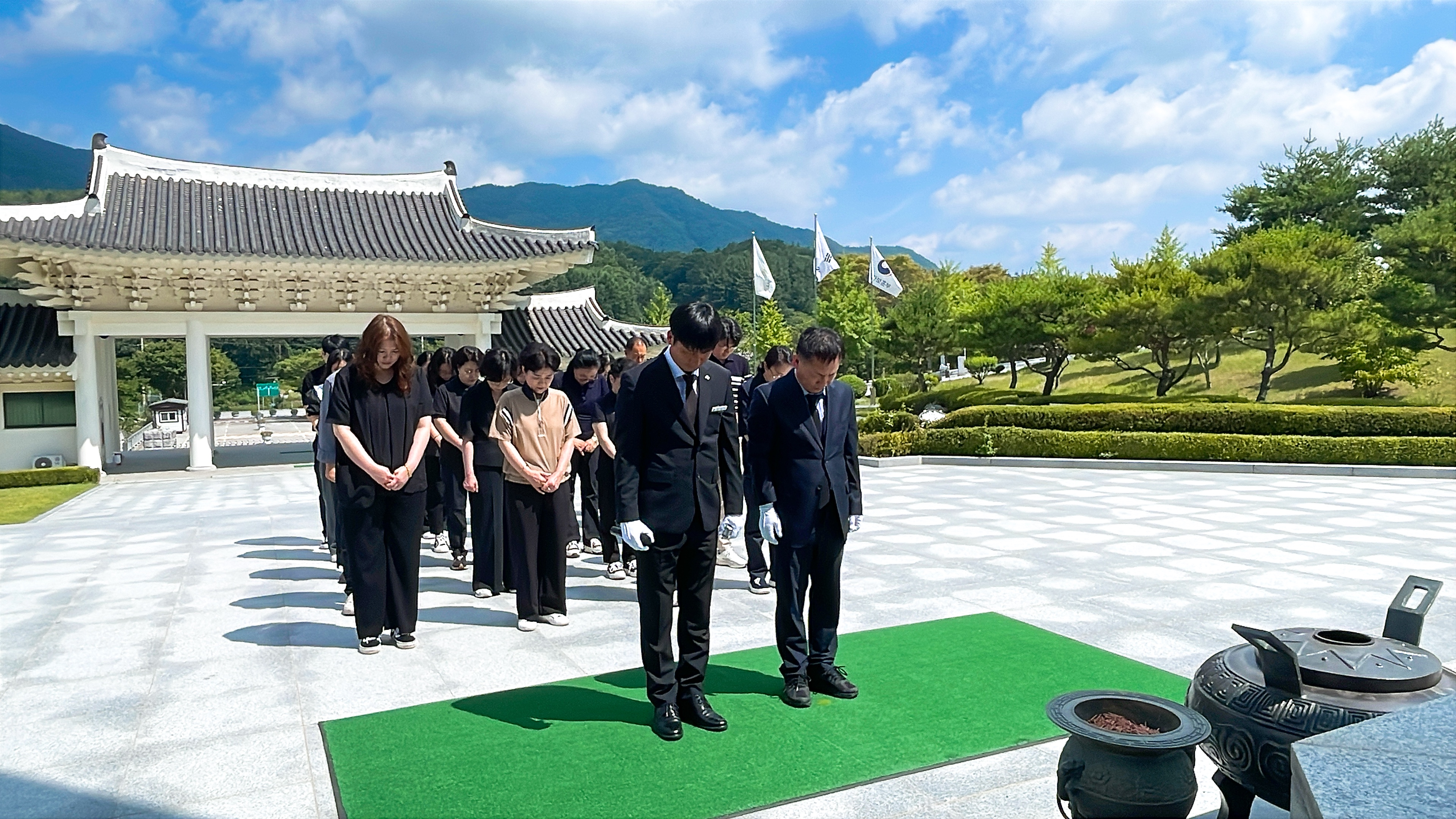 [호국보훈의 달 태극기뽑기 봉사활동]_한국도로공사서비스 광주전남권역본부