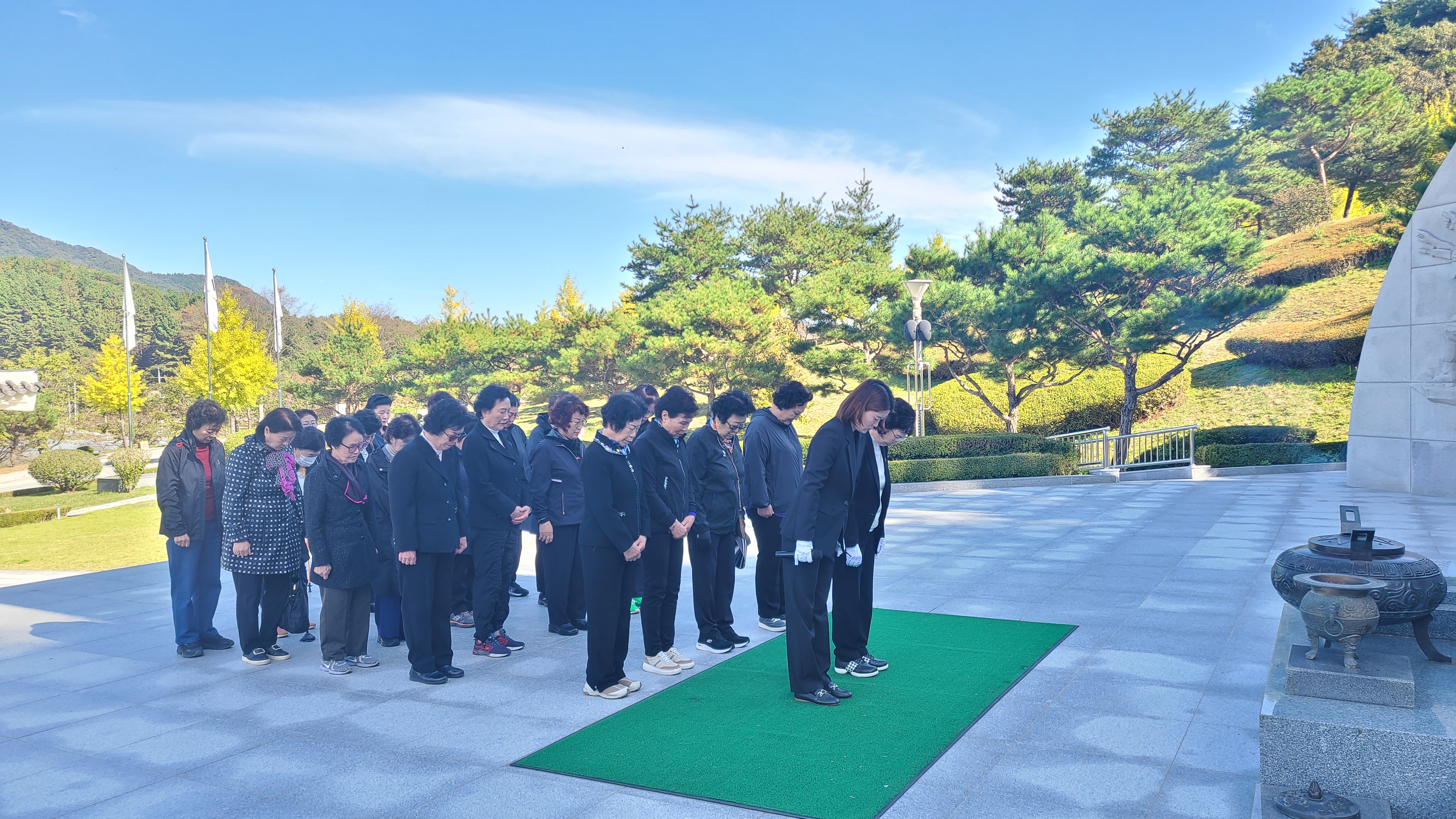 전몰군경미망인회 광주광역시 남구지회 현충탑 참배