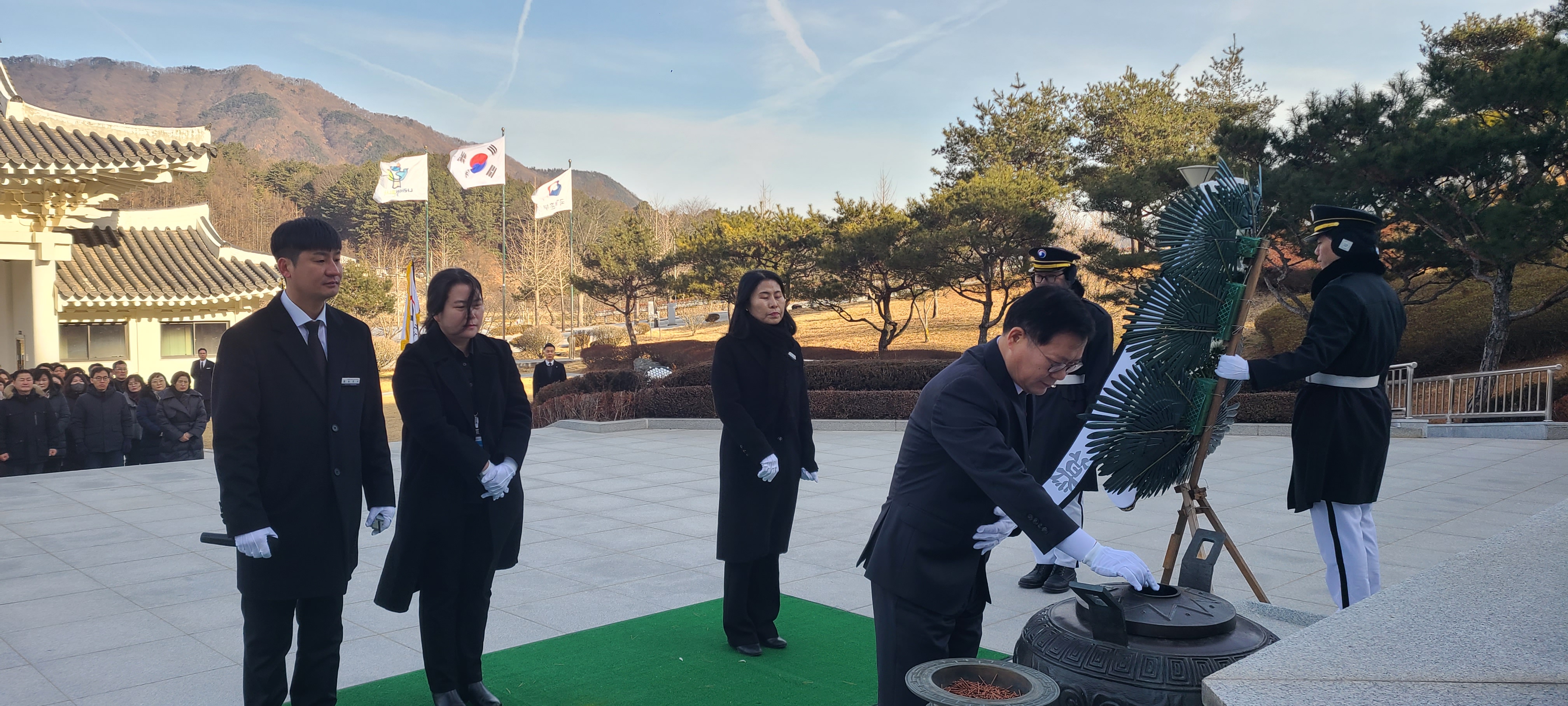 지방자치인재개발원 5급 승진자 리더과정 현충탑 참배