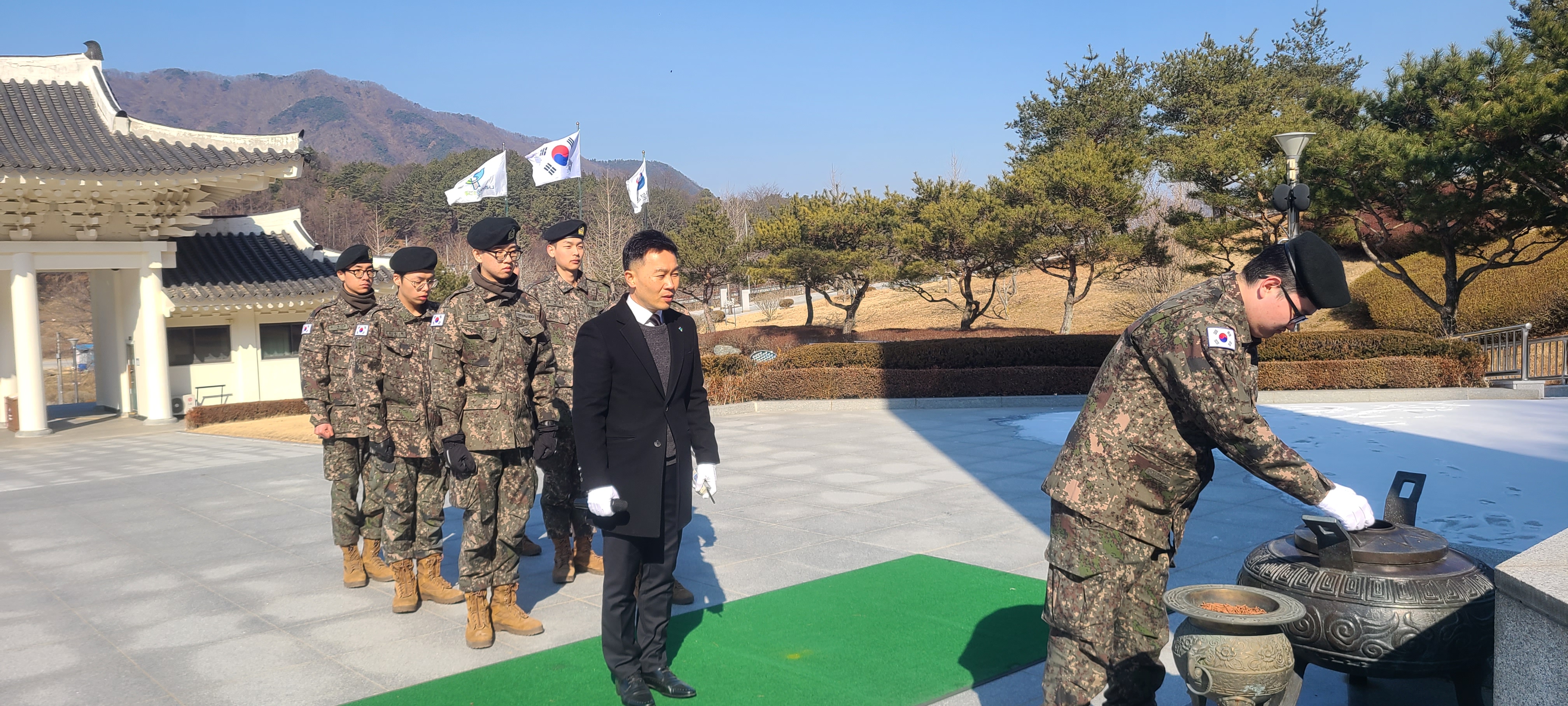 제7733부대 103여대 현충탑 참배