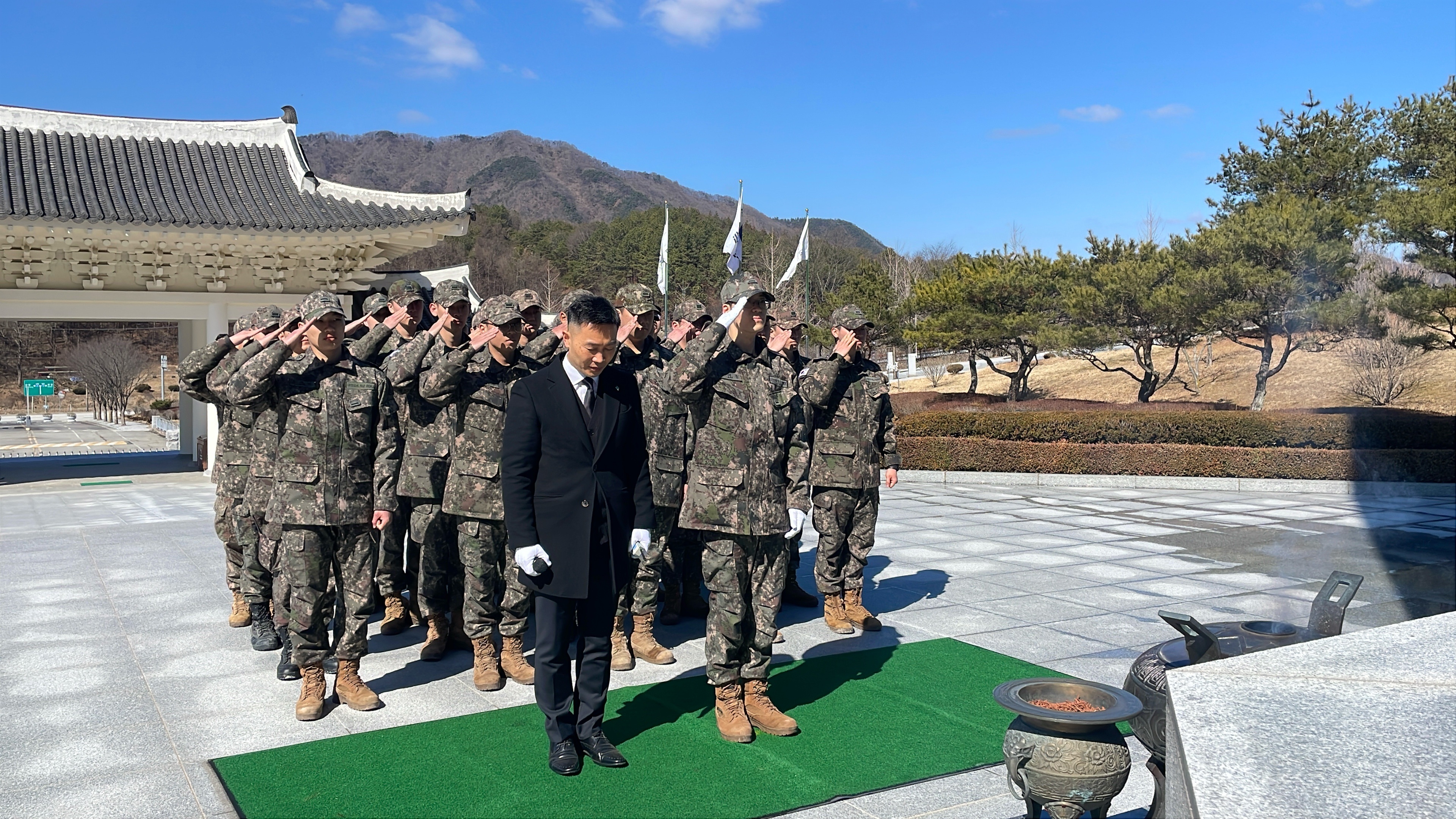 35보병사단 2대대 현충탑 참배