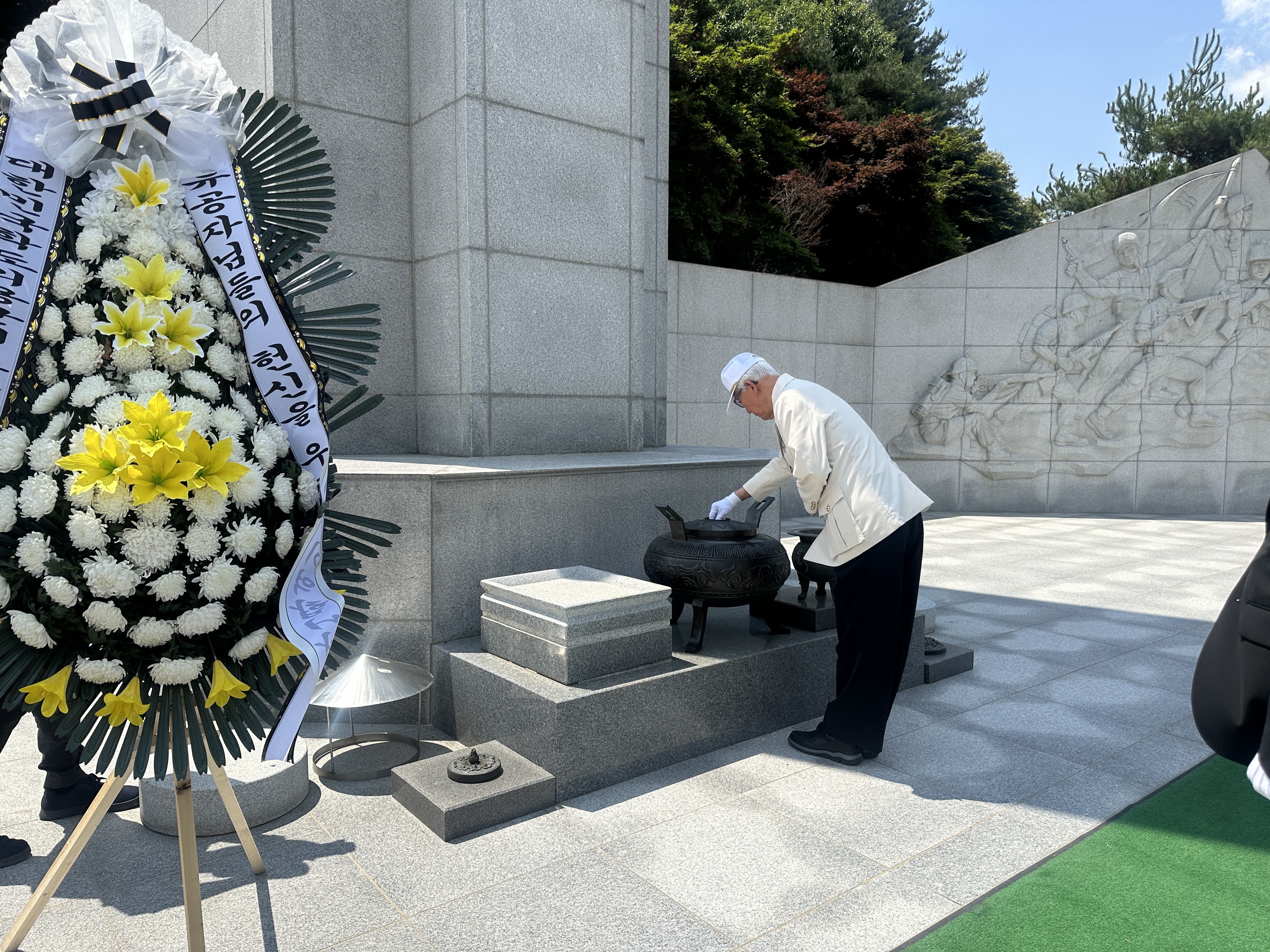 (호국보훈의달) 대한민국학도의용군 중앙회장및 6.25참전 유공자 진안군지회 현충탑 참배