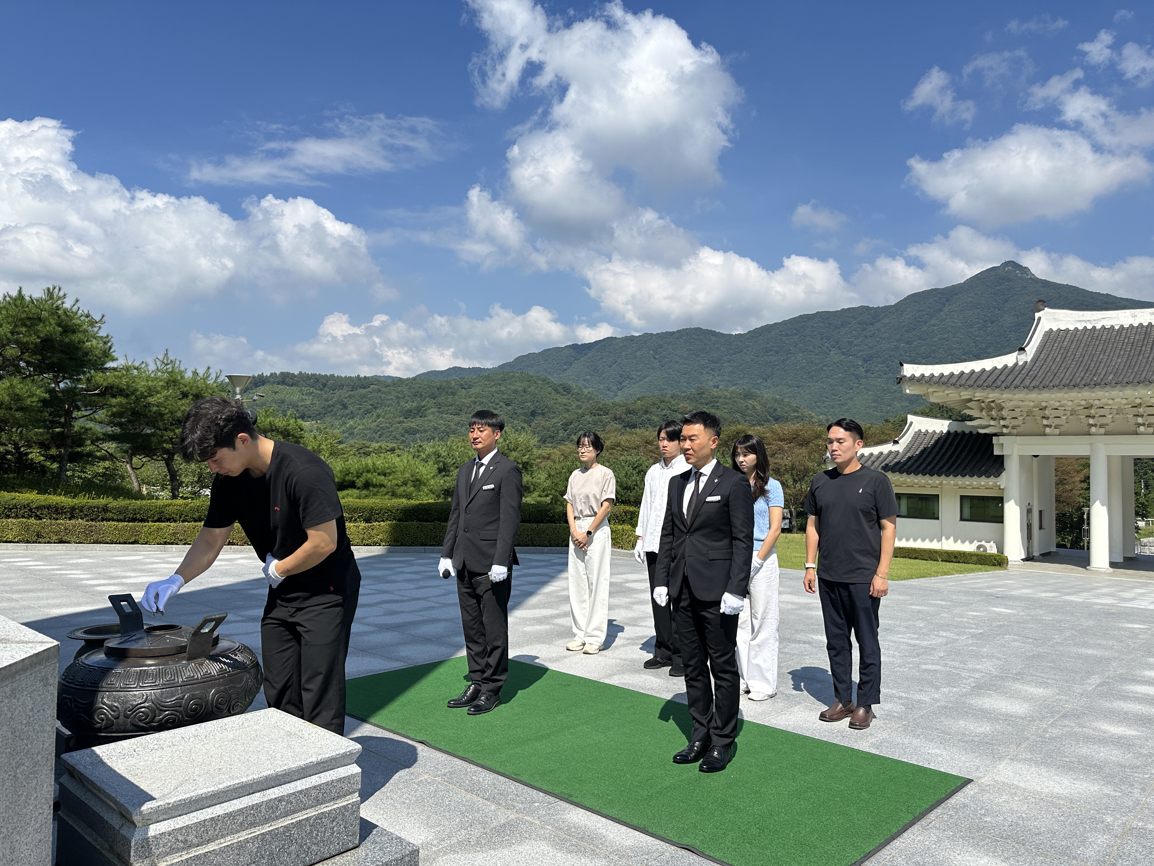 < 예술로 이음 >  예술인 현충탑 참배