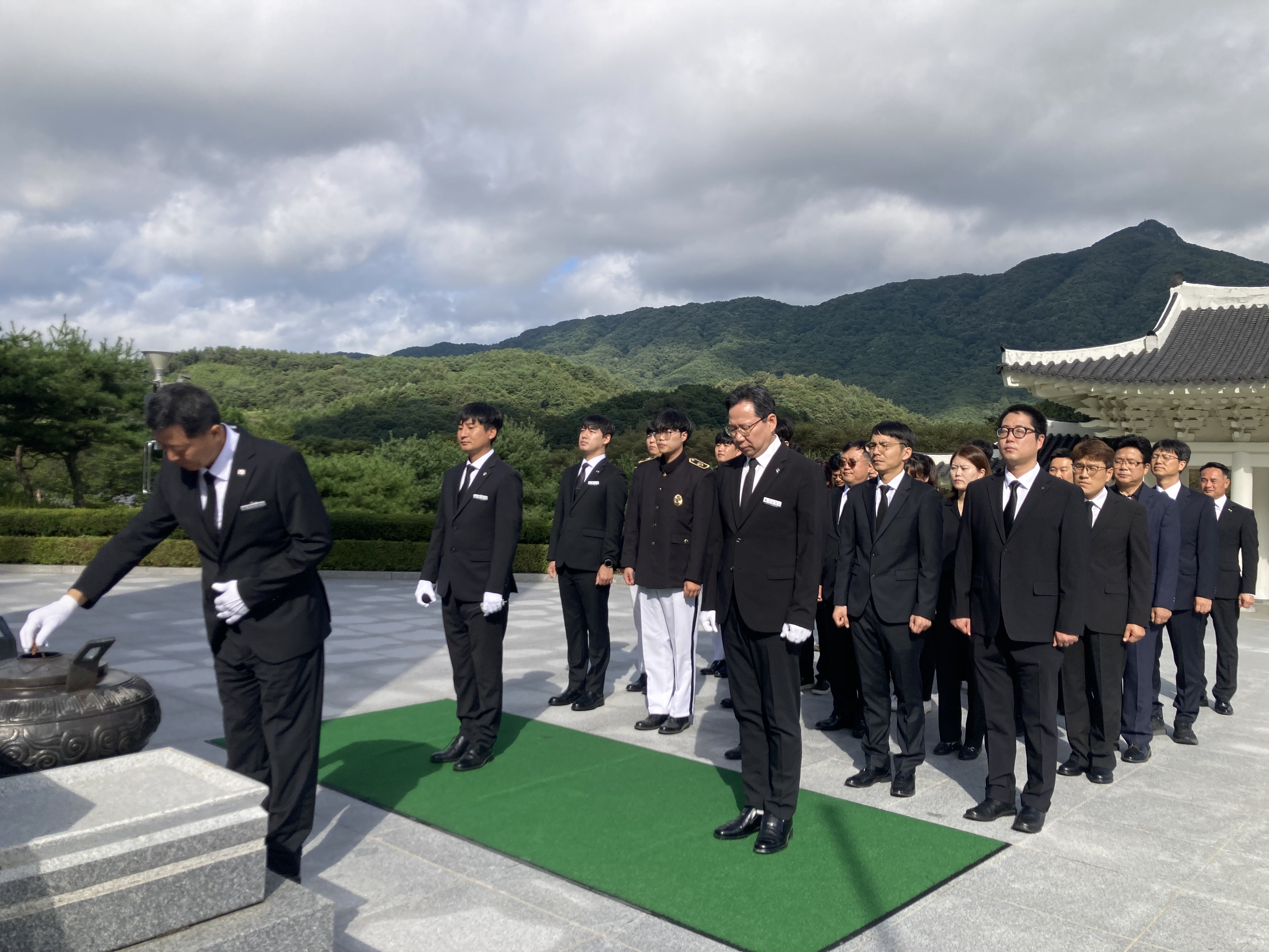 9월 국립임실호국원 전직원 현충탑 참배
