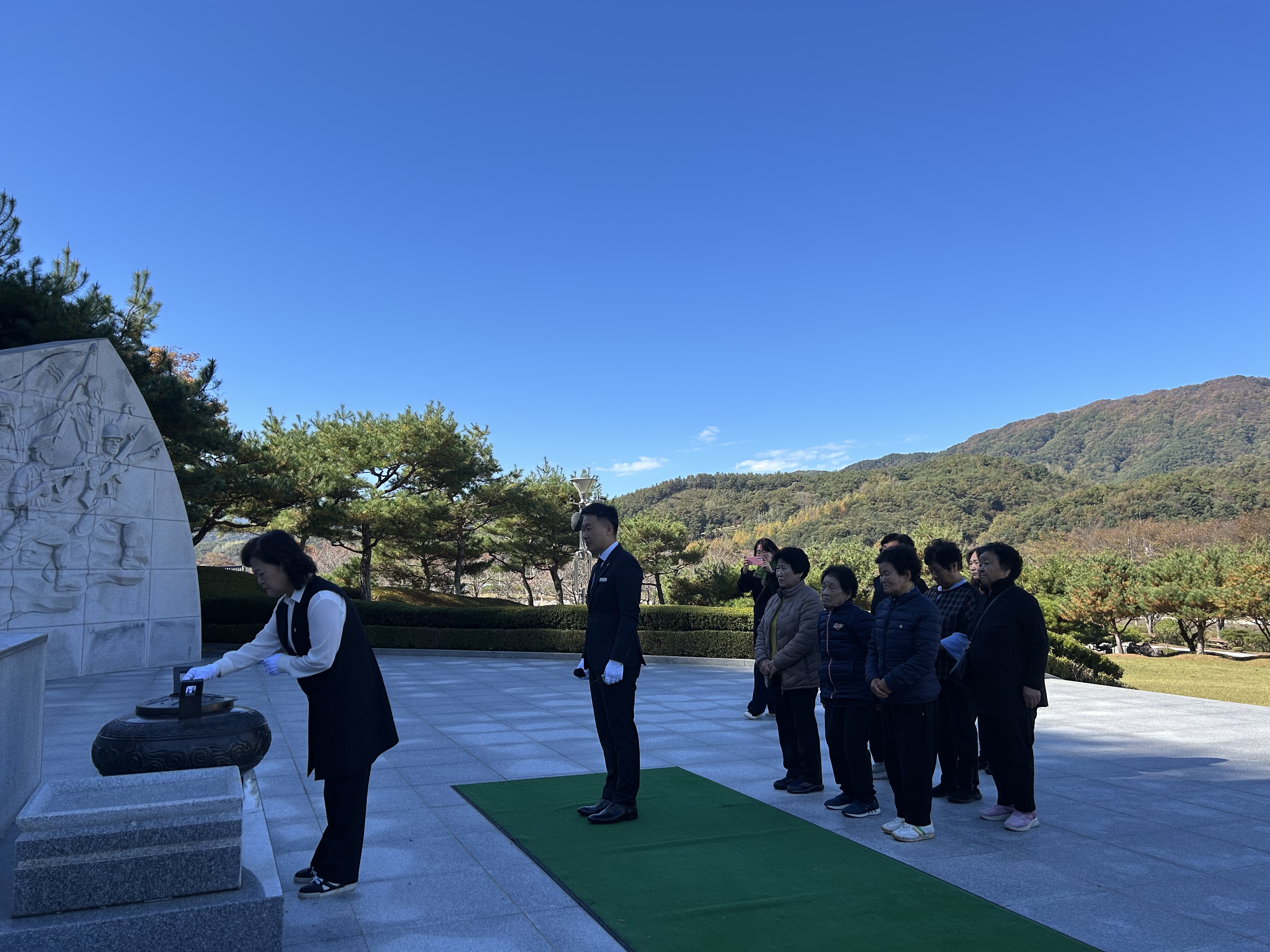 전몰군경미망인회 장수군지회 현충탑 참배