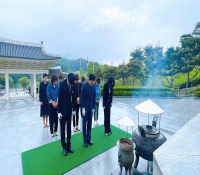 [1사1묘역]대자인병원 호국보훈의 달 맞이 태극기 꽂기 봉사활동 이미지