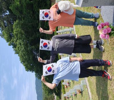 [호국보훈의 달 태극기 꽂기]청웅초등학교 이미지