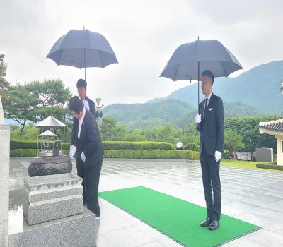 대한민국전몰군경미망인회 진안군지회 현충탑참배 이미지