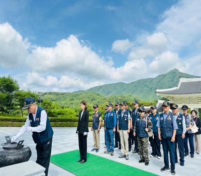 월남전참전자회 군산시지회 현충탑 참배 이미지