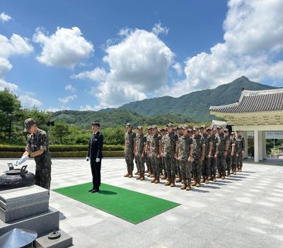 35사단 정보통신 대대 현충탑 참배 이미지