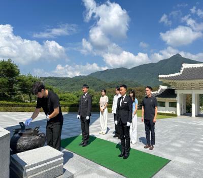 < 예술로 이음 >  예술인 현충탑 참배 이미지