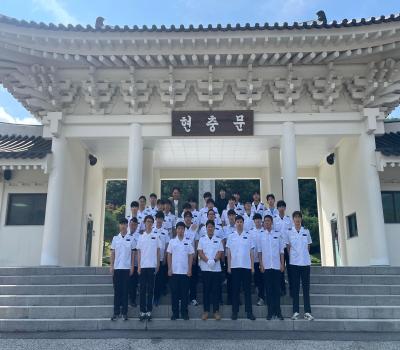 한국기술부사관고등학교 현충탑 참배 이미지