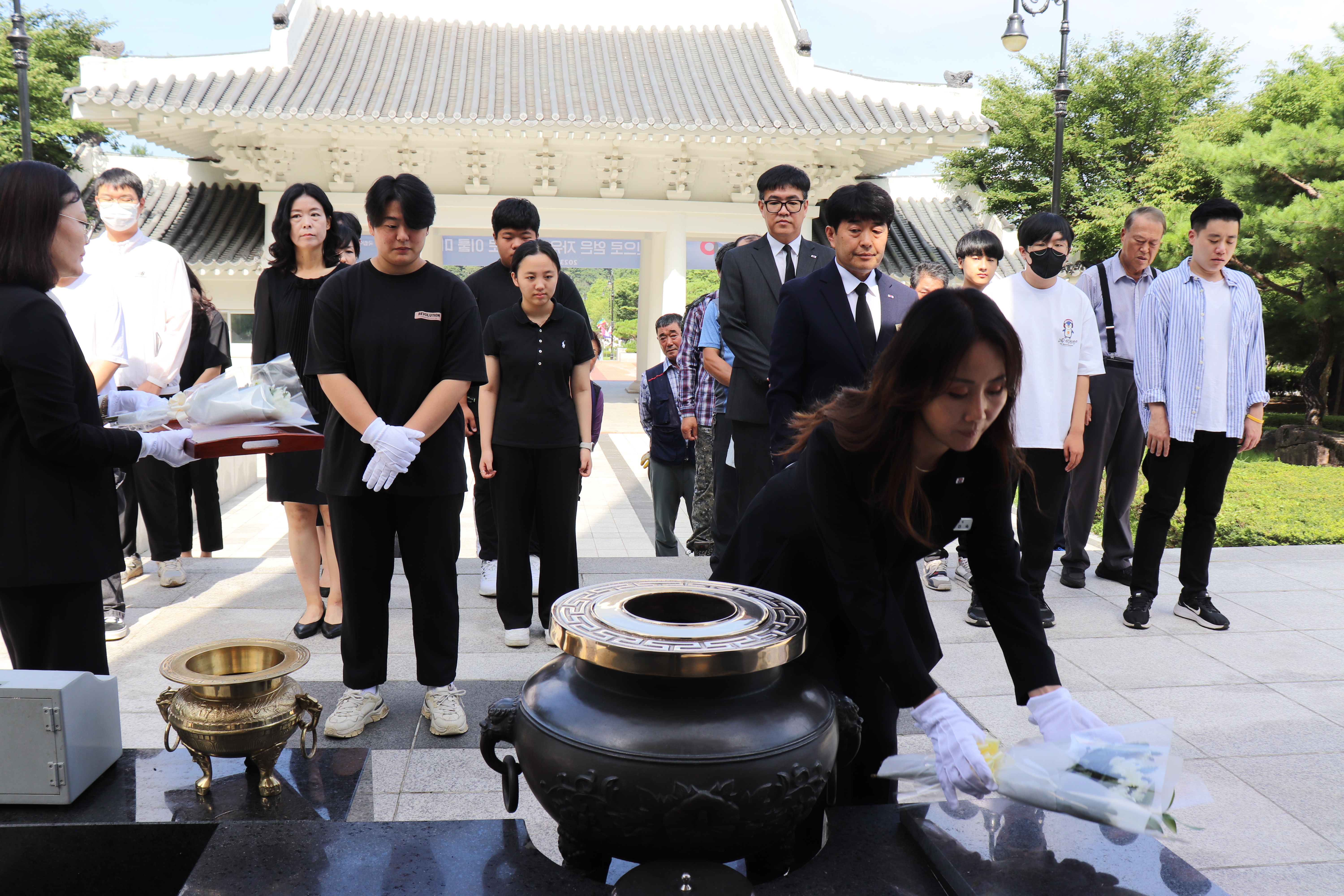 유엔군 참전의 날 직원 및 세무고 학생 합동 참배